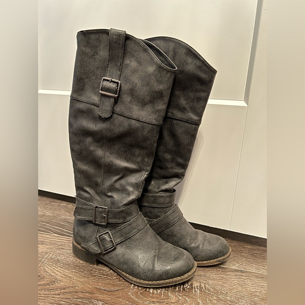 Stylish Gray Women's Boots